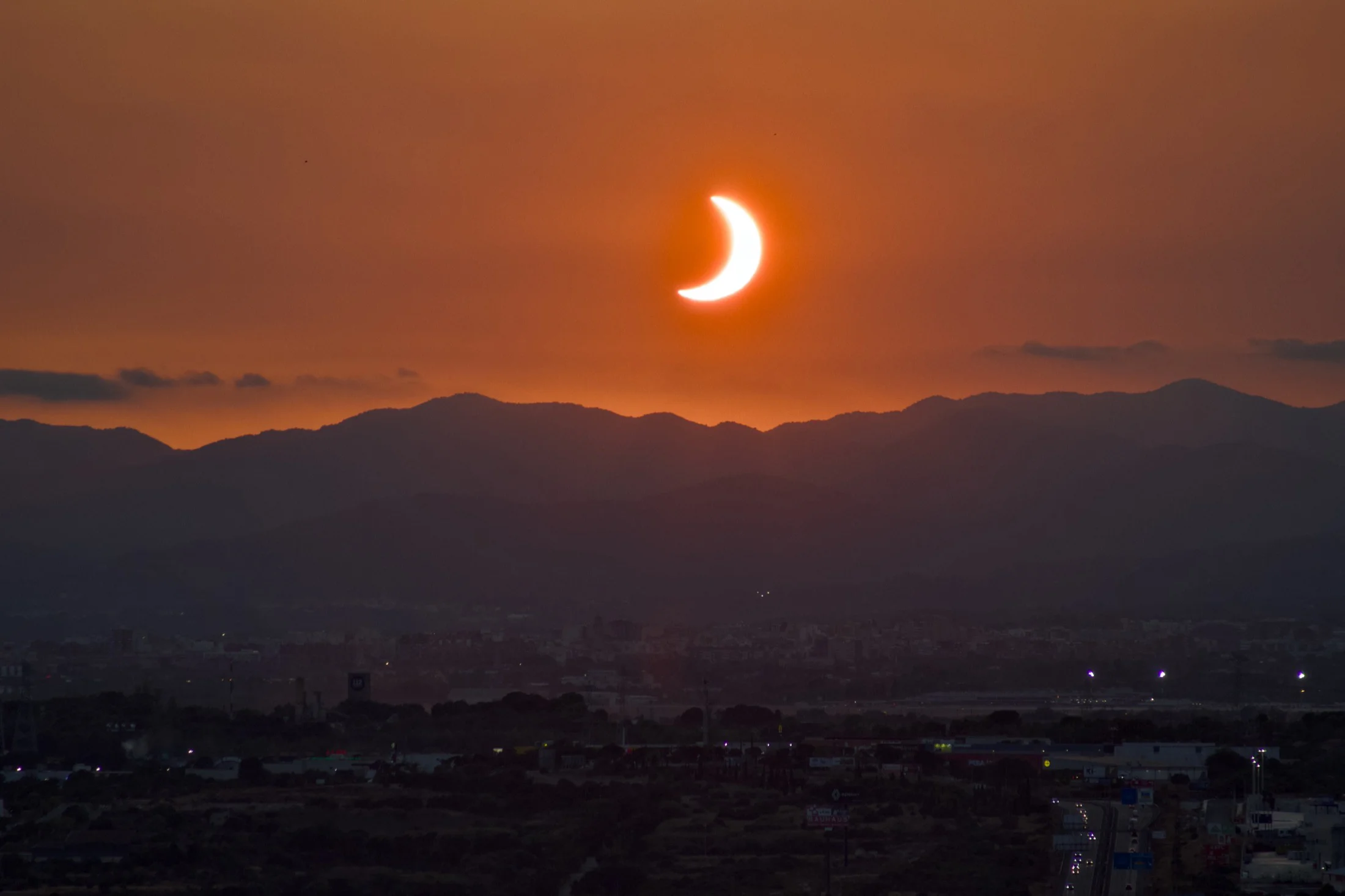 sunset-like tones from the eclipse in Tarragona