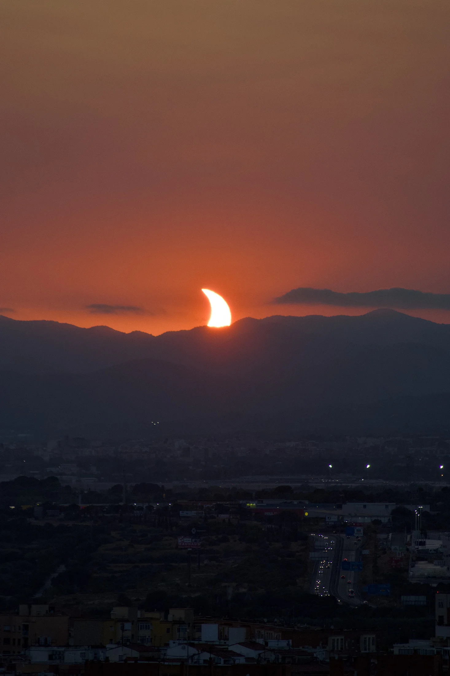 light returning to Tarragona after the eclipse
