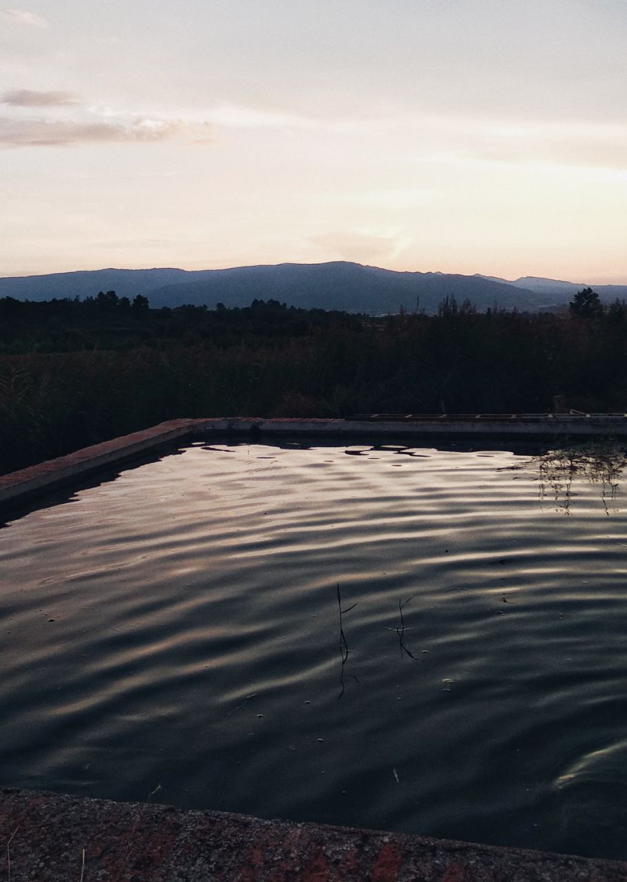 mountains and water reflections