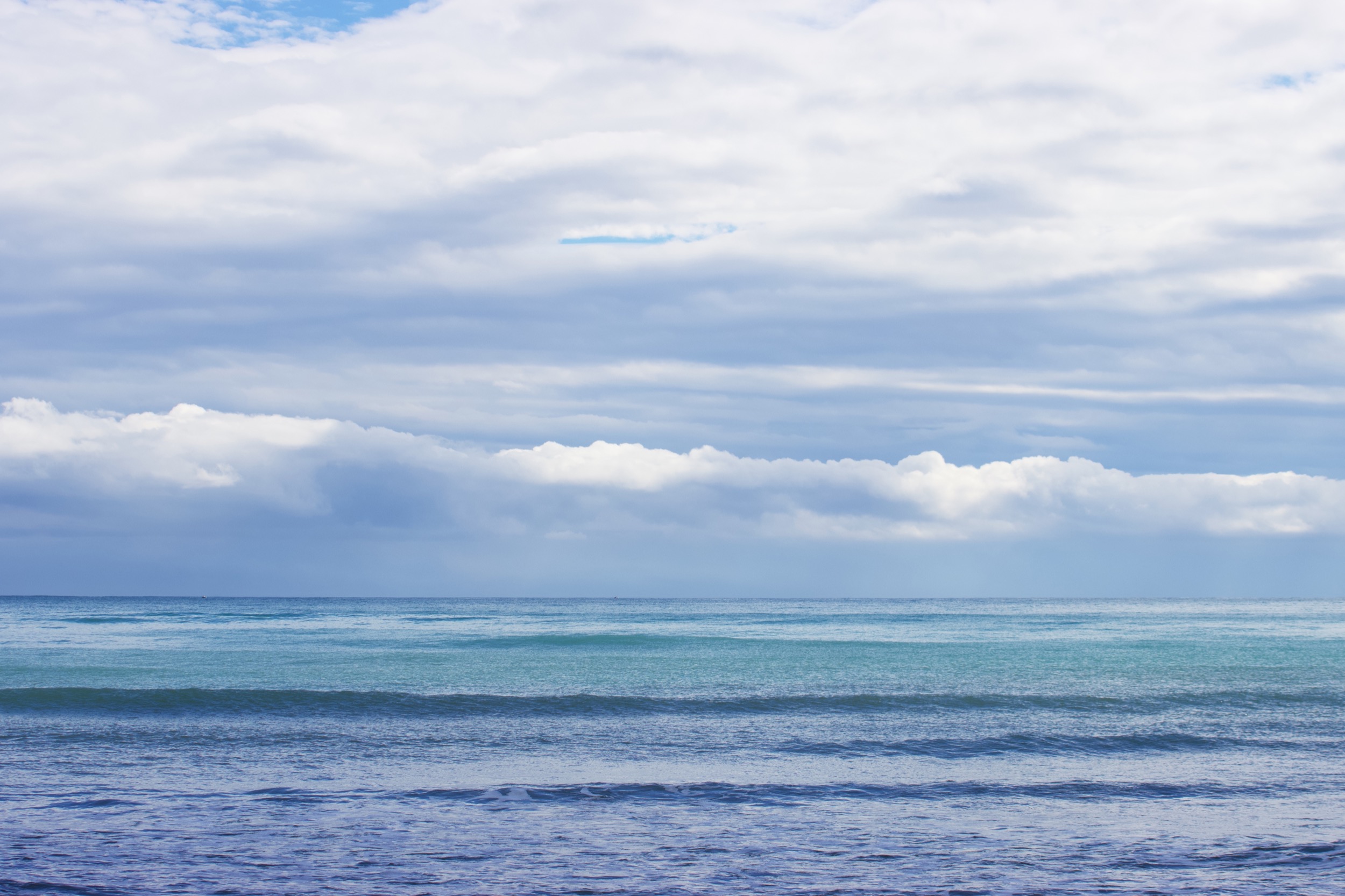 gradient of blue waves and cludy sky