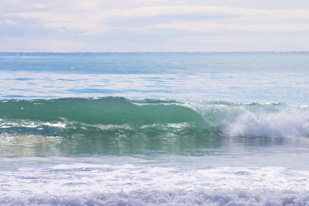 breaking glassy wave