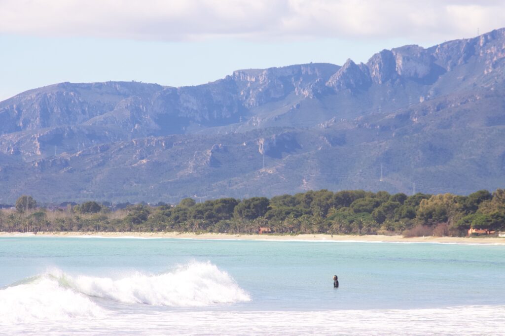 surfer waiting for the set